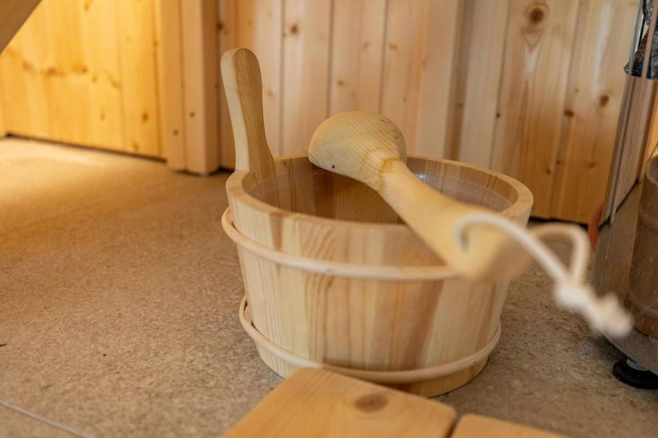 Aszuvilag Rezidencia With Sauna & Jacuzzi Legyesbenye Экстерьер фото