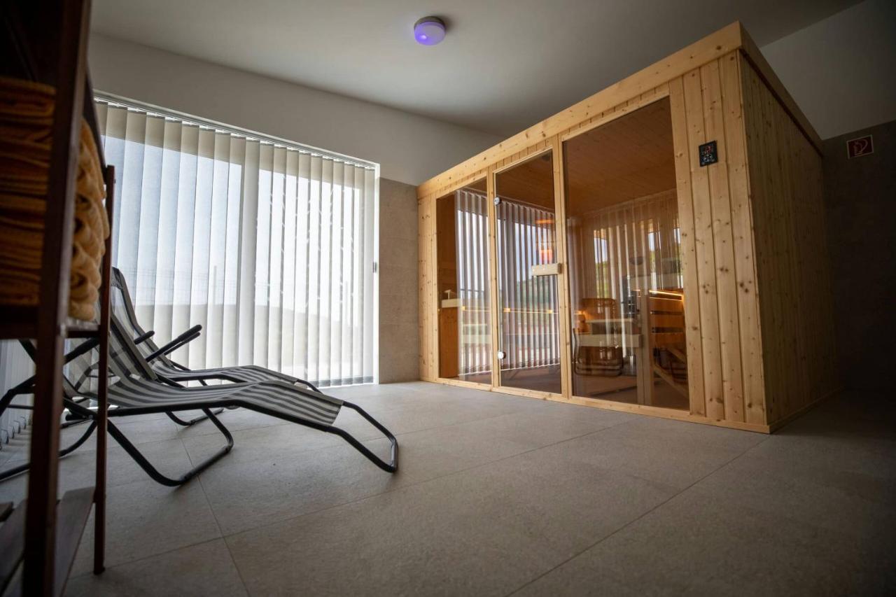 Aszuvilag Rezidencia With Sauna & Jacuzzi Legyesbenye Экстерьер фото