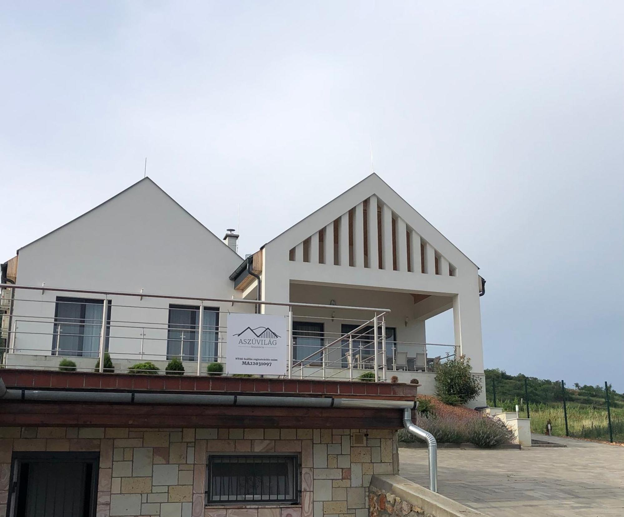 Aszuvilag Rezidencia With Sauna & Jacuzzi Legyesbenye Экстерьер фото